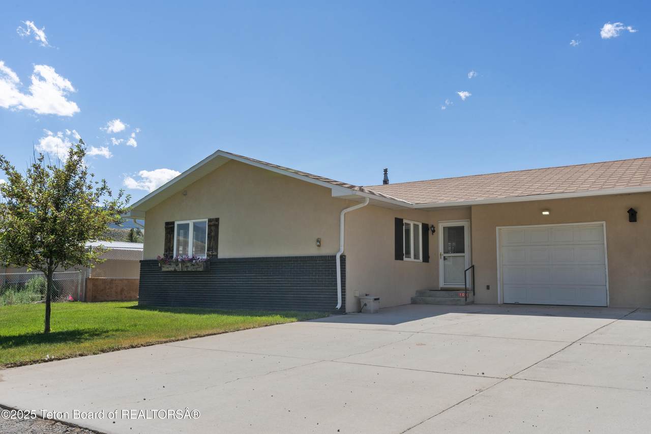 100 Taylor Creek Road - Photo 1