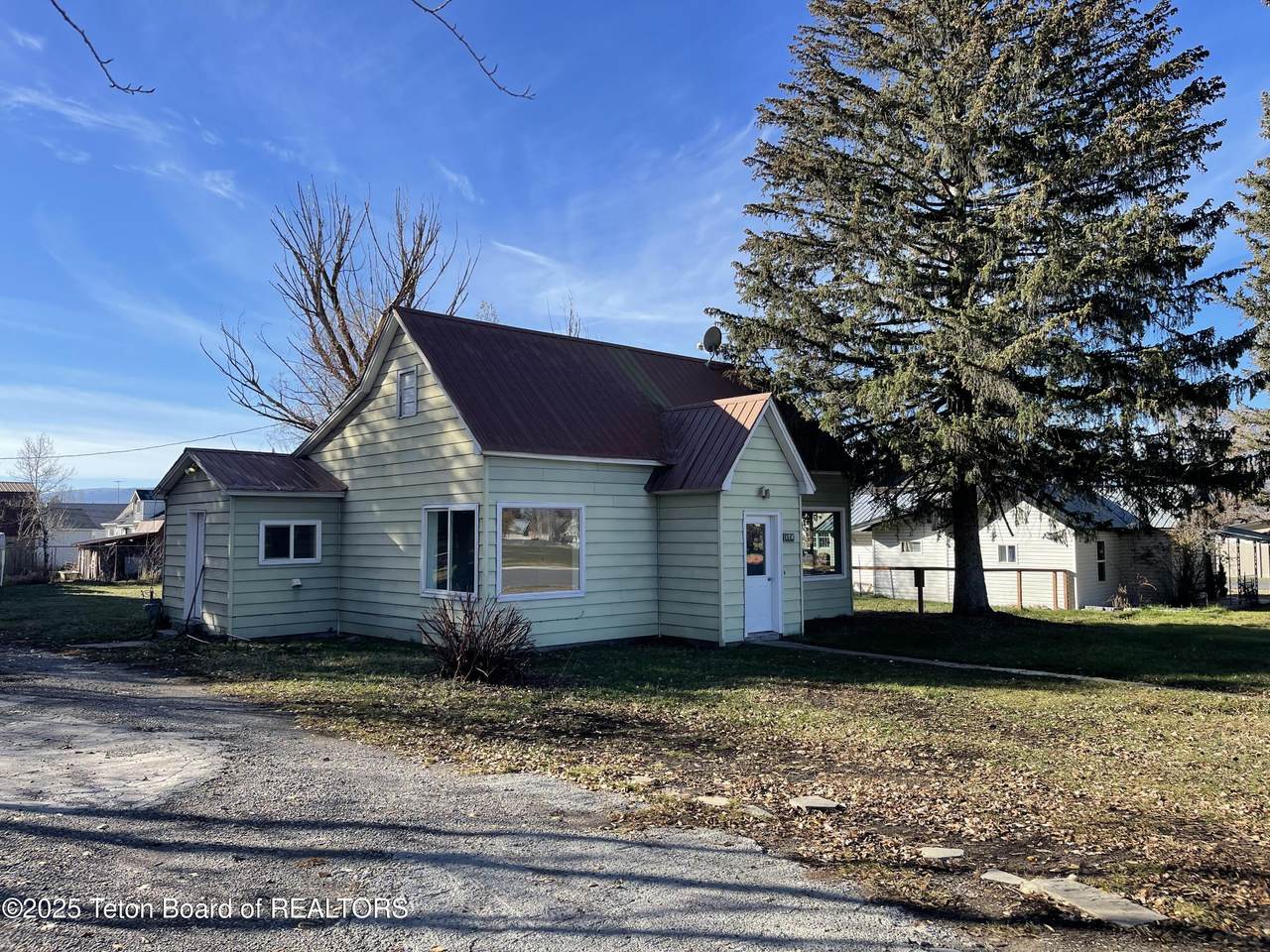 174 4TH Avenue - Photo 1