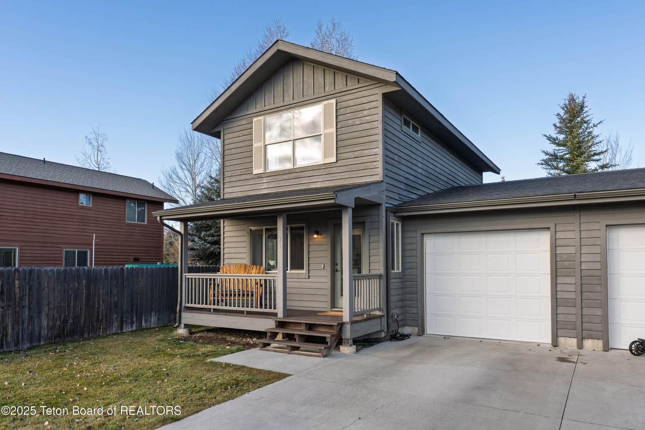 1815 Josephine Loop - Photo 1