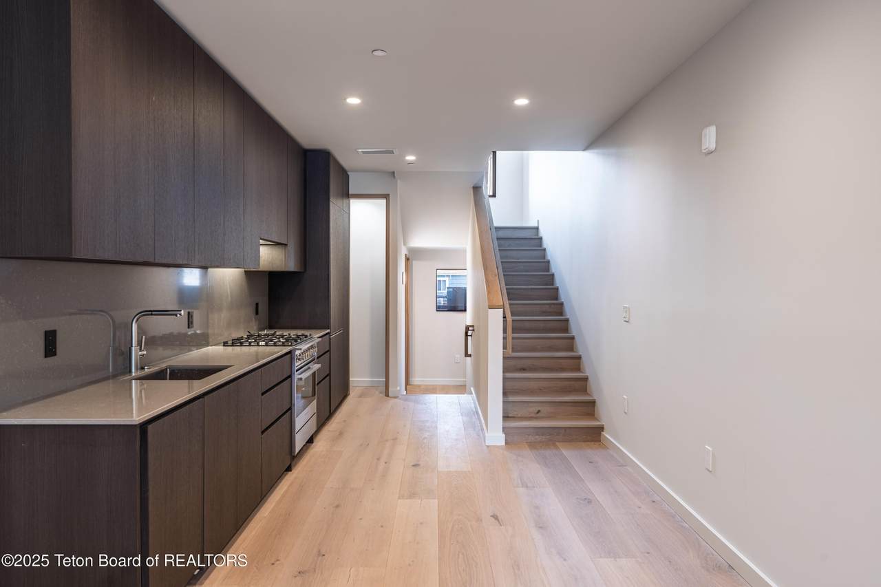 165 Glenwood Street - Photo 1