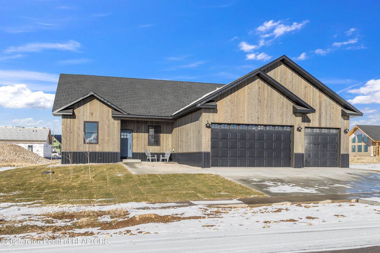 1046 Pawnee Rd - Photo 1