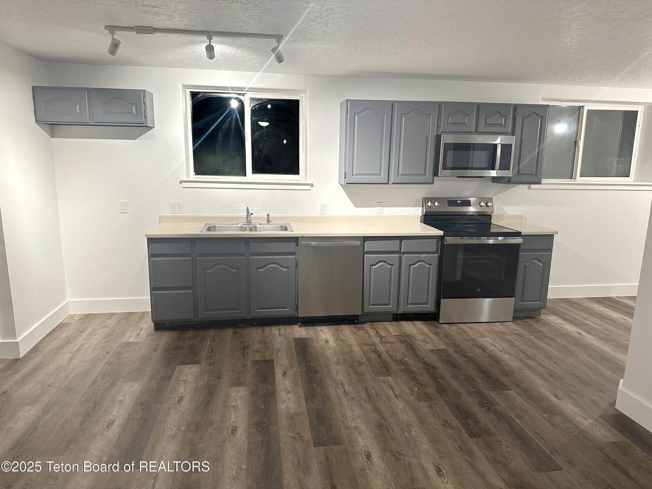 555 Deer Drive - Photo 1