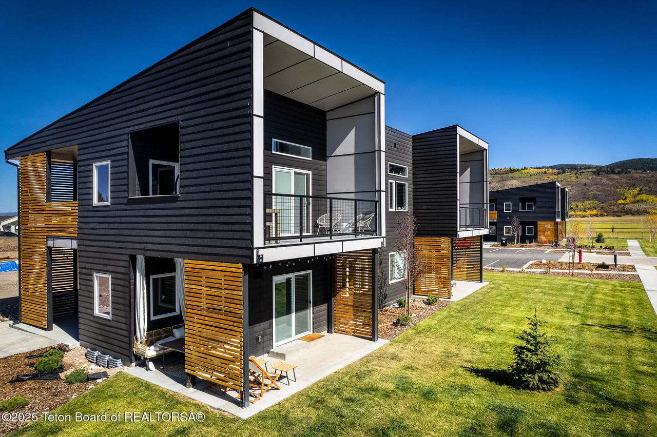 138 Larkspur Avenue - Photo 1