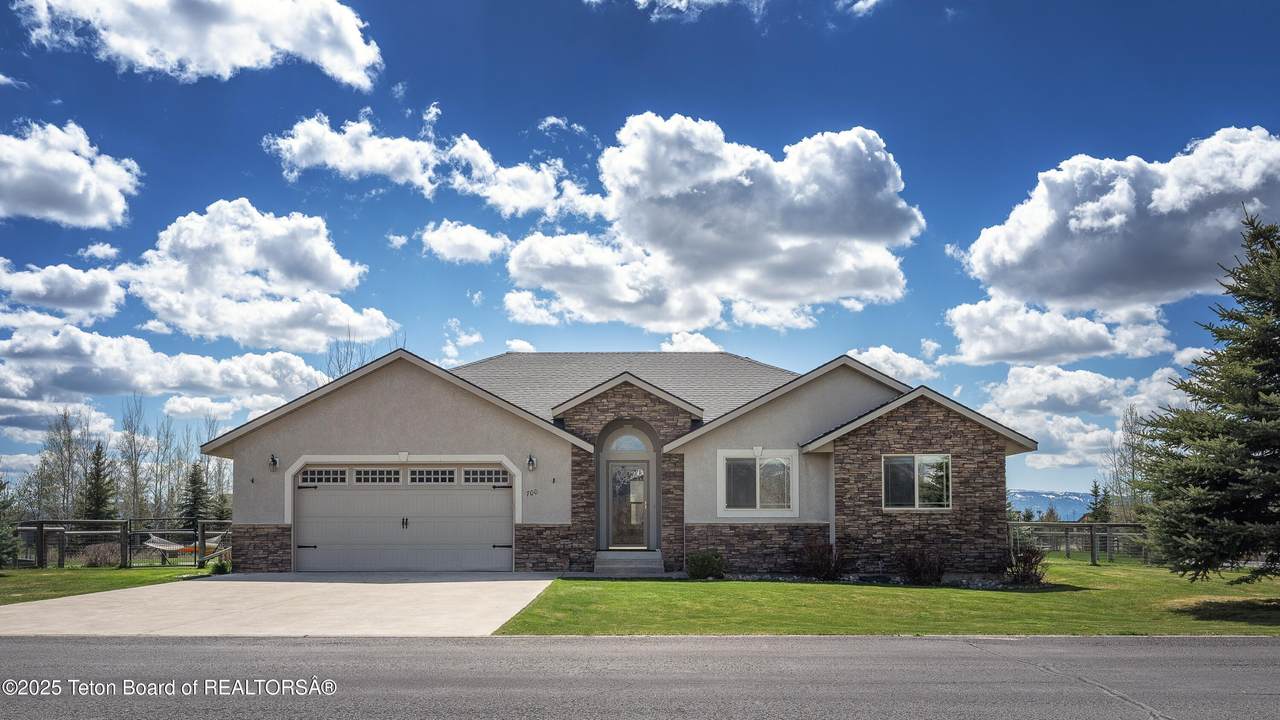700 Guardian Peaks Lane - Photo 1