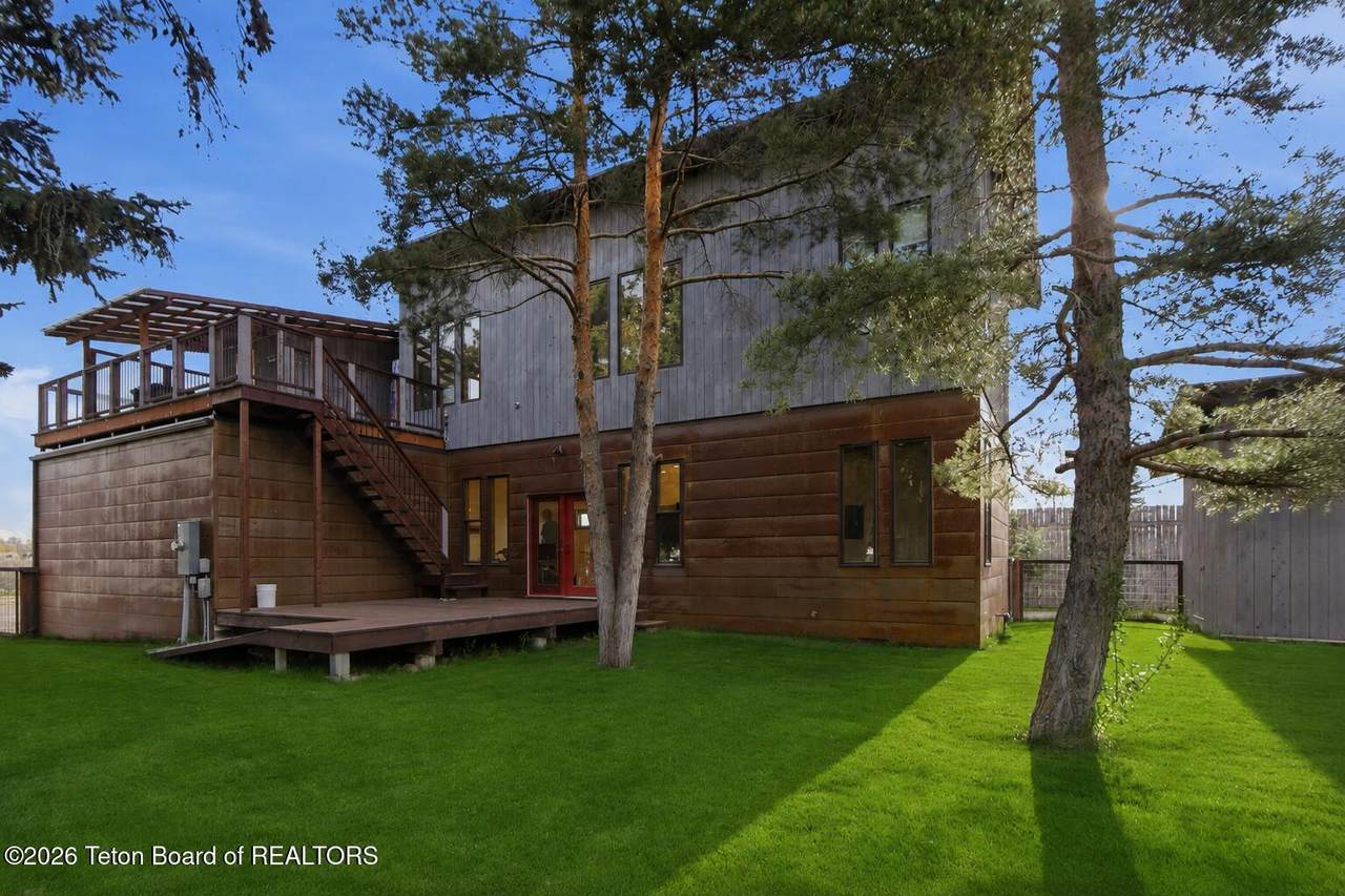 155 Fremont Avenue - Photo 1