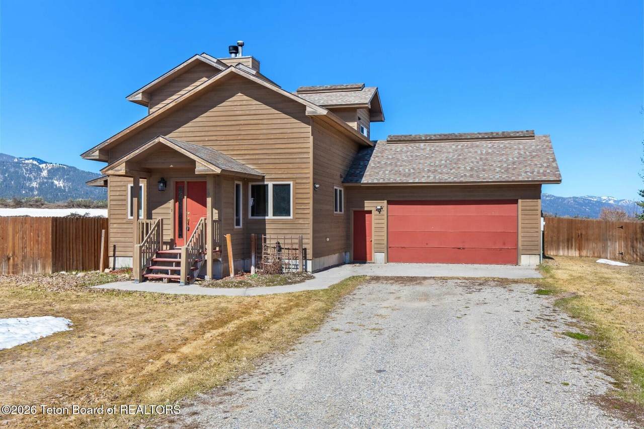 708 Palisades - Photo 1