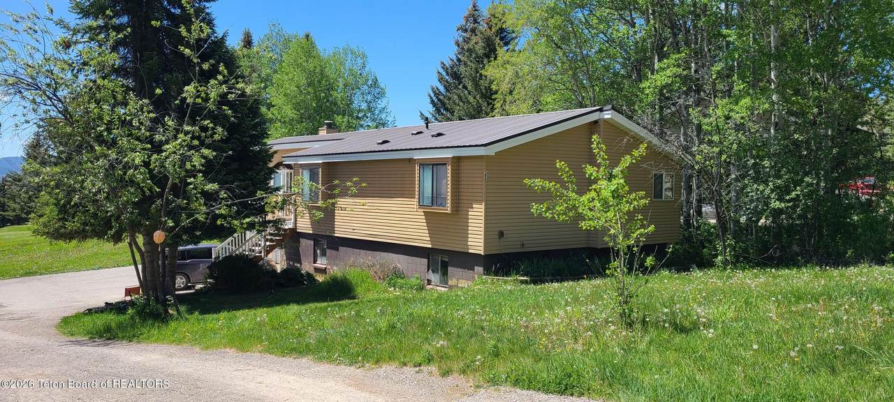 577 Vista East Drive - Photo 1