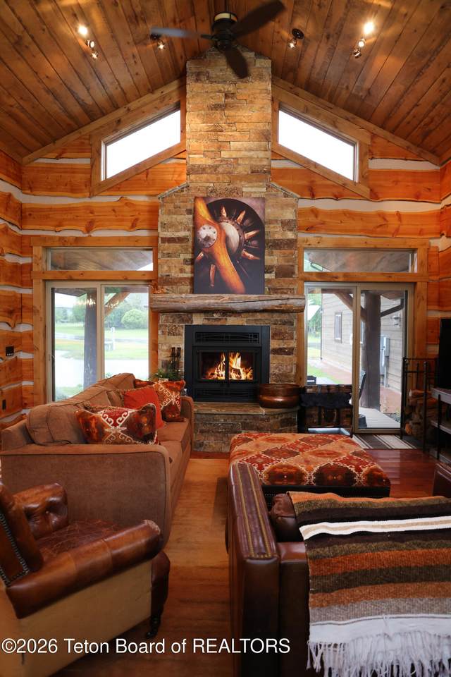 https://bt-photos.global.ssl.fastly.net/teton/1280_boomver_1_26-1360-2.jpg