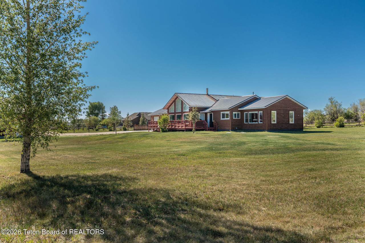 40 James Lane - Photo 1