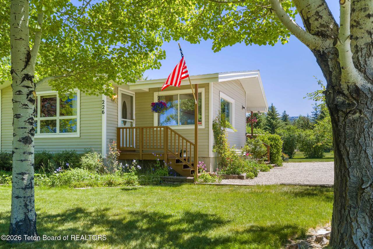226 Agate Avenue - Photo 1