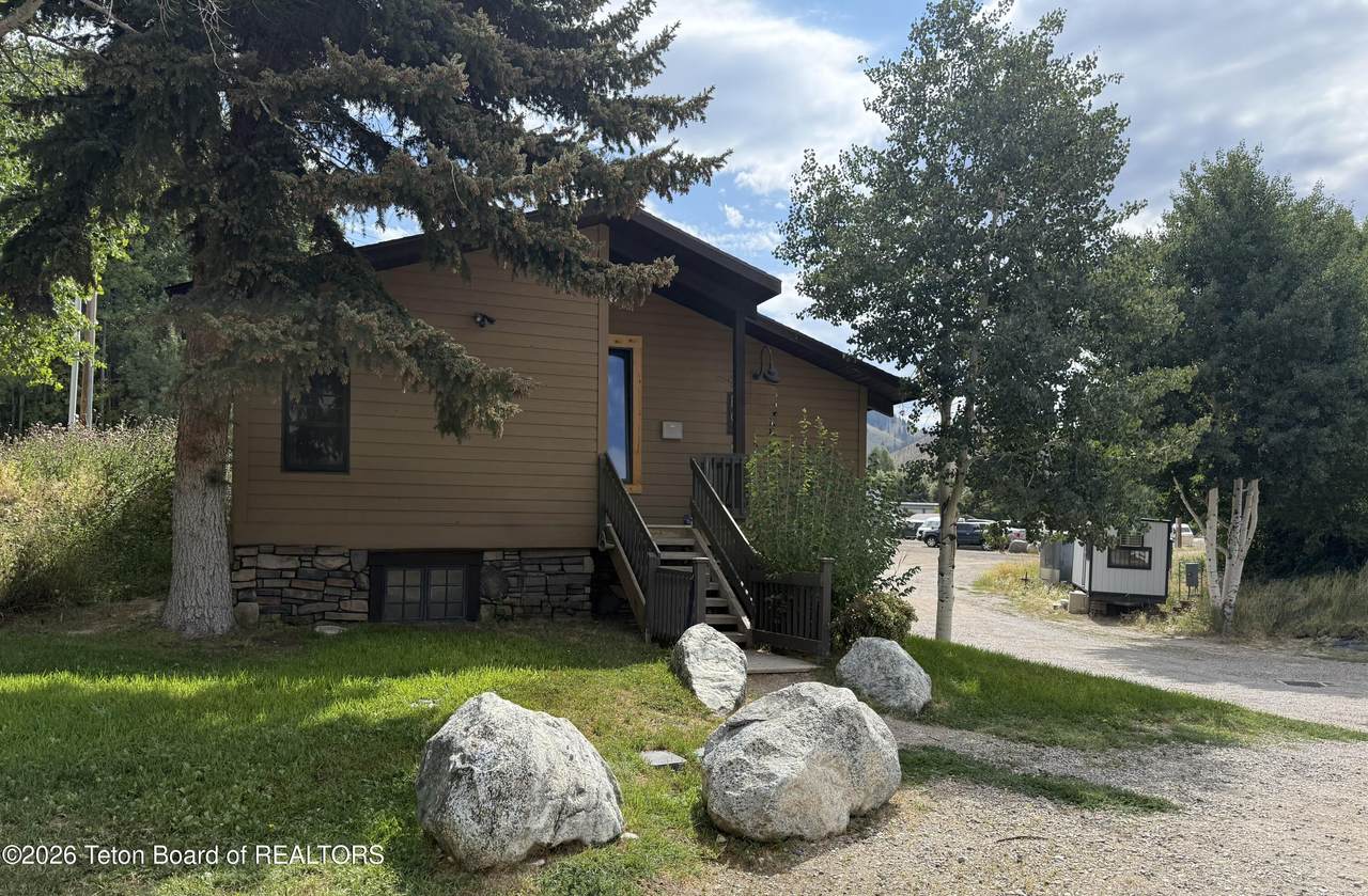 655 Deer Drive - Photo 1