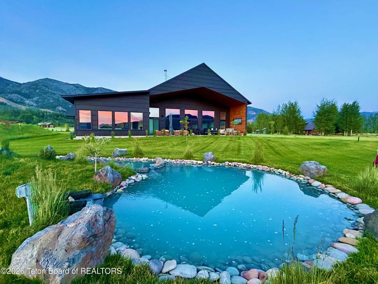 423 Palisades Drive - Photo 1