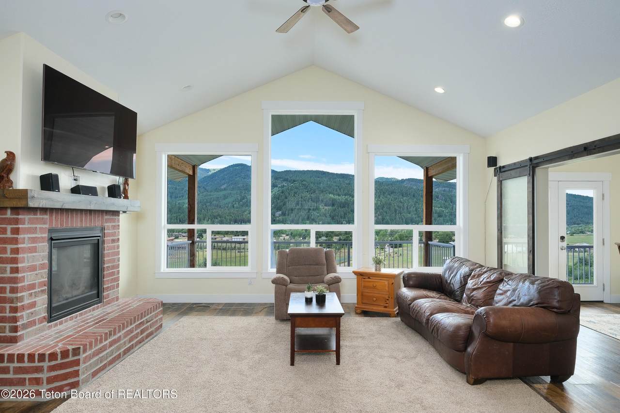 https://bt-photos.global.ssl.fastly.net/teton/1280_boomver_1_26-1825-2.jpg