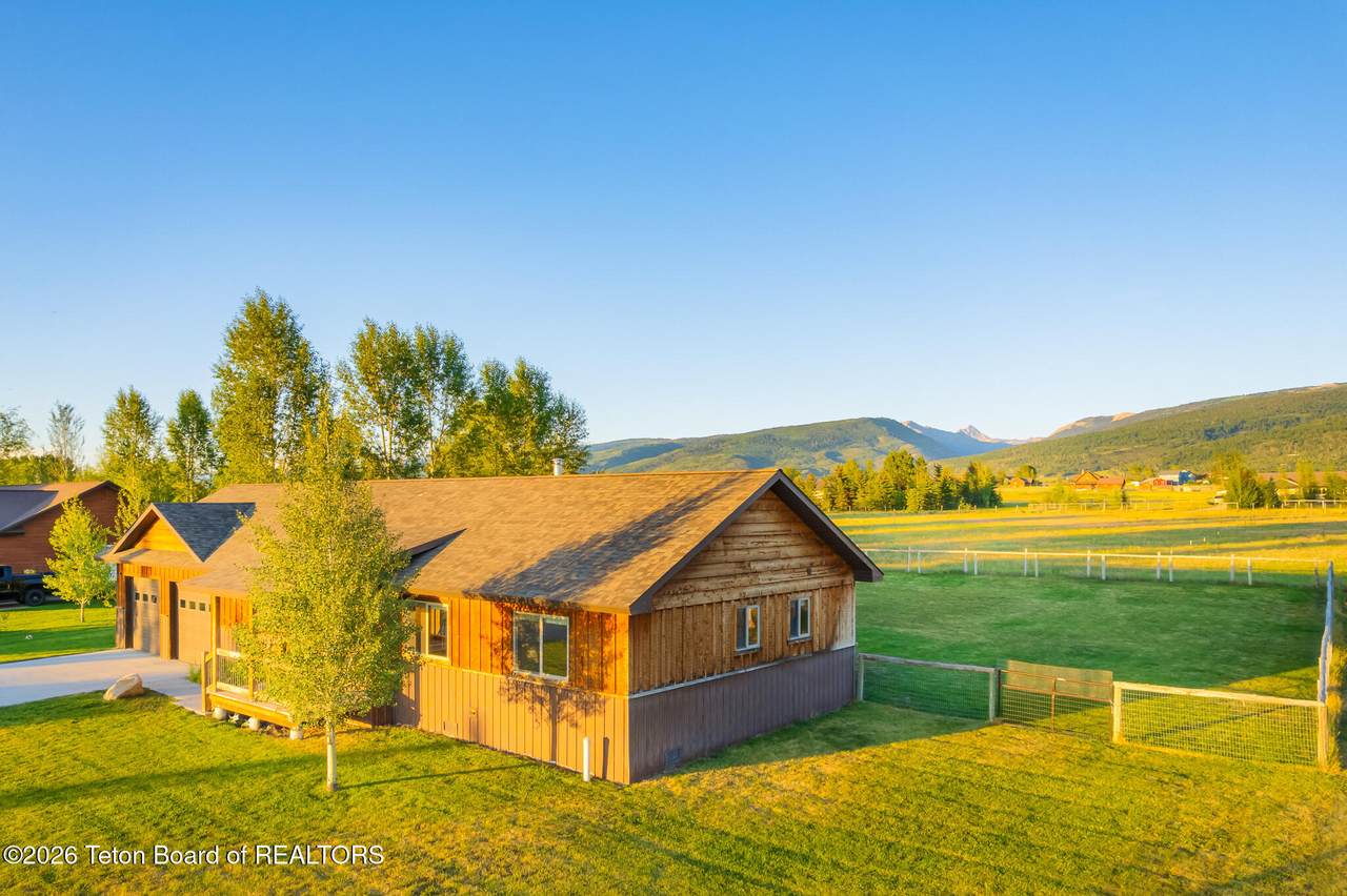 https://bt-photos.global.ssl.fastly.net/teton/1280_boomver_1_26-1851-2.jpg