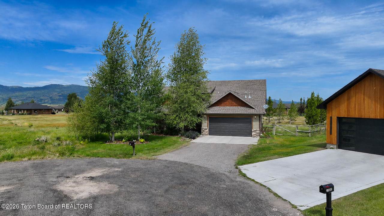 1118 River Circle - Photo 1
