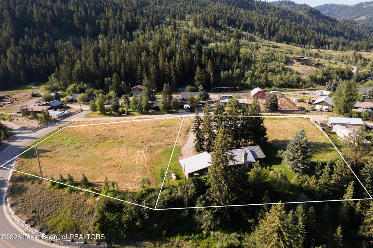 1805 River Drive - Photo 1