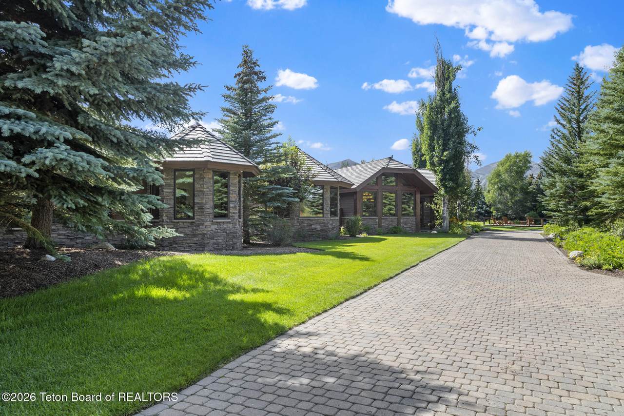 135 Huckleberry Drive - Photo 1