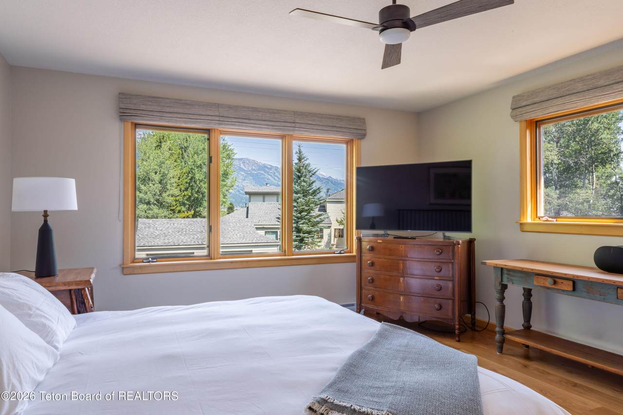 https://bt-photos.global.ssl.fastly.net/teton/1280_boomver_1_26-2013-2.jpg