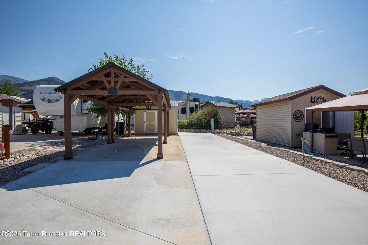 https://bt-photos.global.ssl.fastly.net/teton/1280_boomver_1_26-2014-2.jpg
