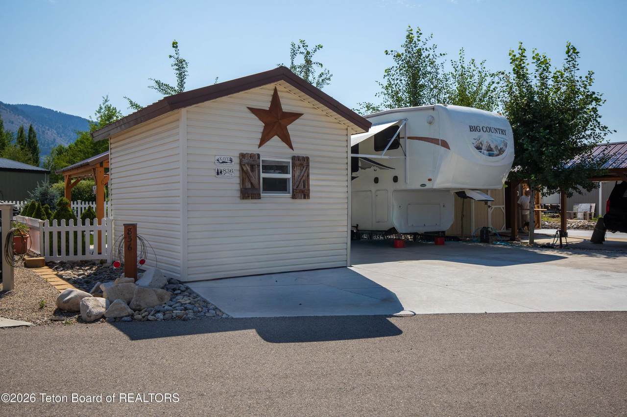 https://bt-photos.global.ssl.fastly.net/teton/1280_boomver_1_26-2015-2.jpg