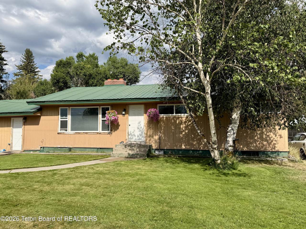 425 Lincoln Street - Photo 1