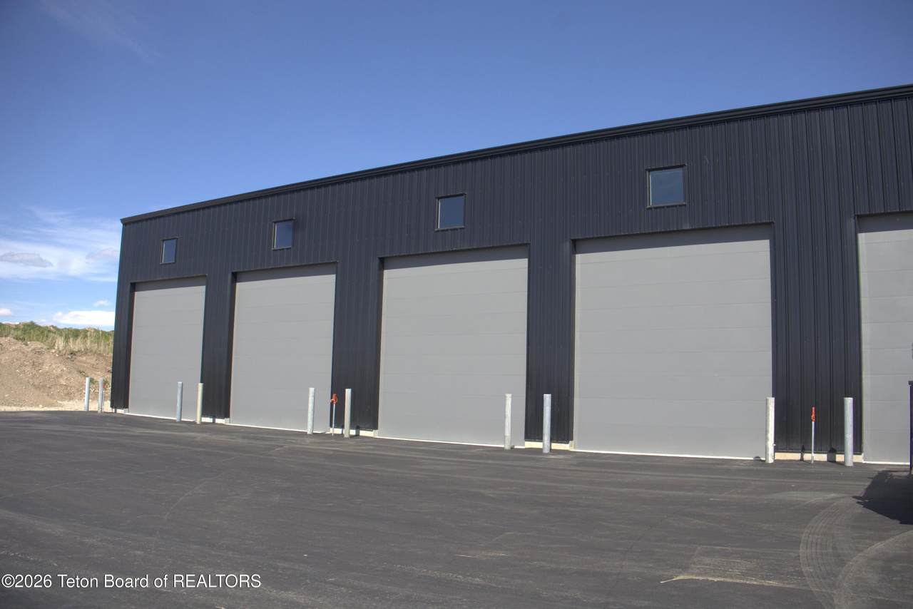 162 Business Centre Circle - Photo 1