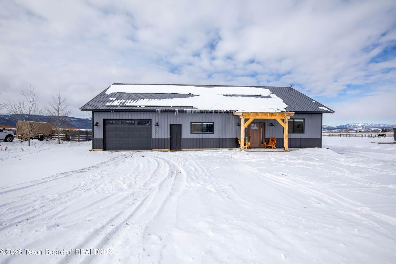 123 East Circle Drive - Photo 1