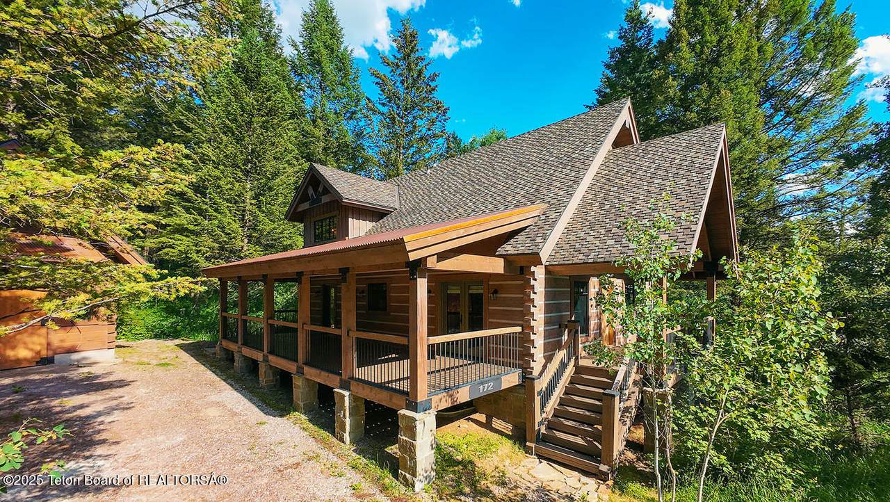 172 Spurwood Dr - Photo 1
