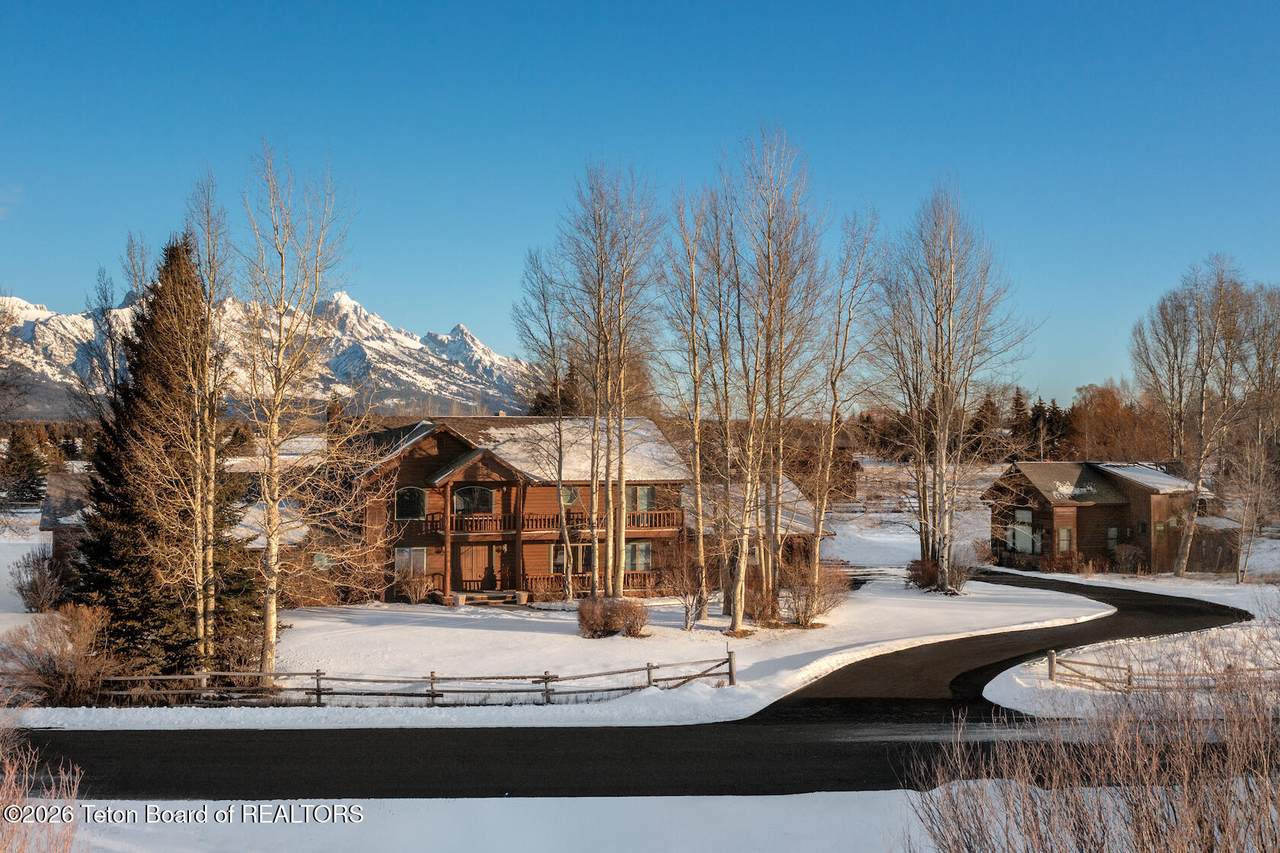445 Kings Highway - Photo 1