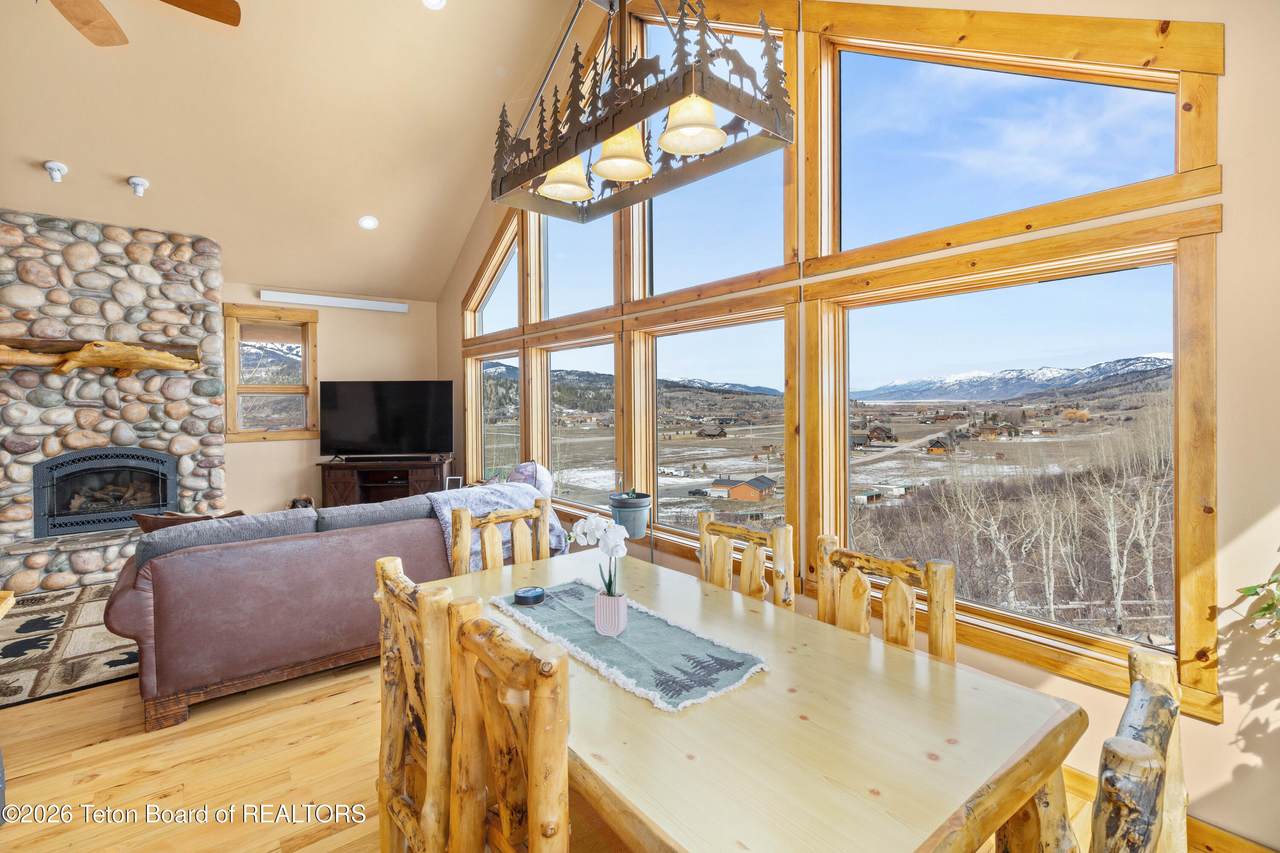 140 Marten Place - Photo 1