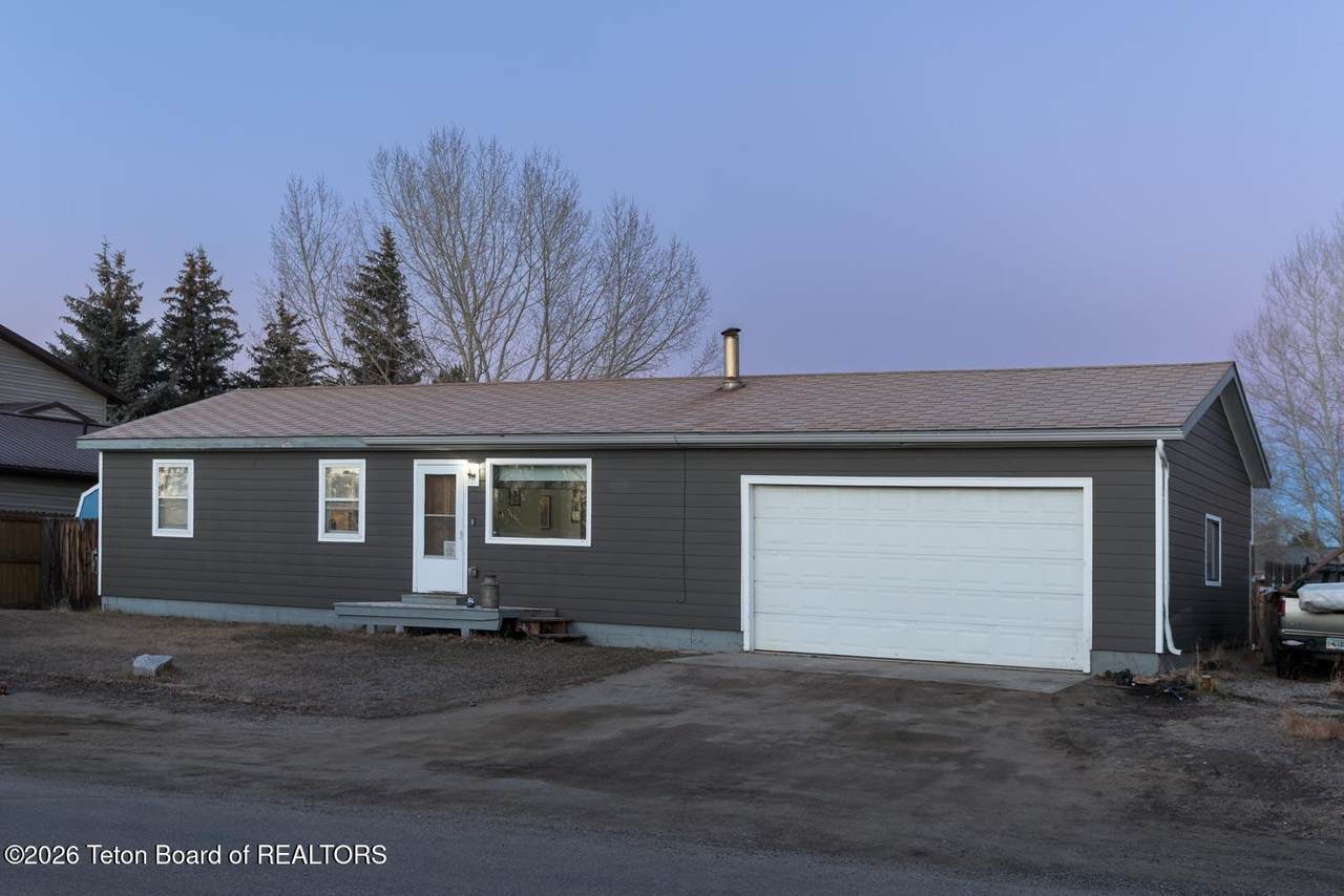 456 Lincoln Avenue - Photo 1