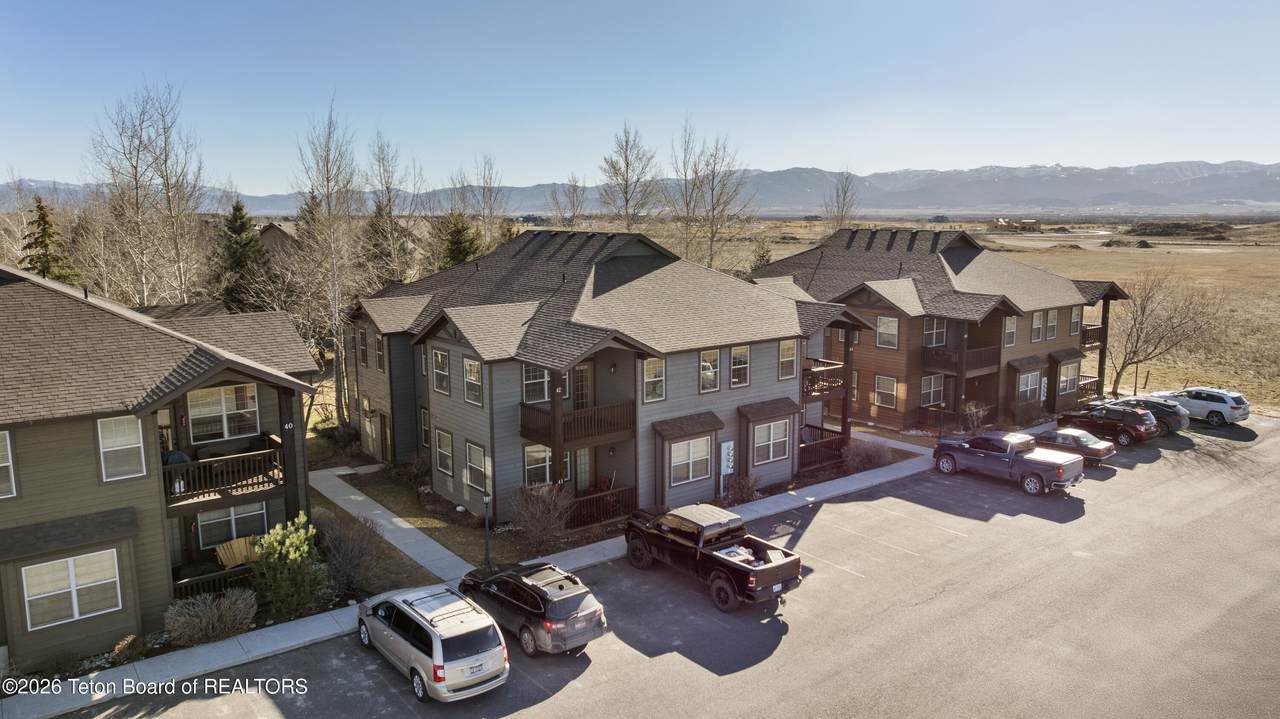 715 Moraine Court - Photo 1