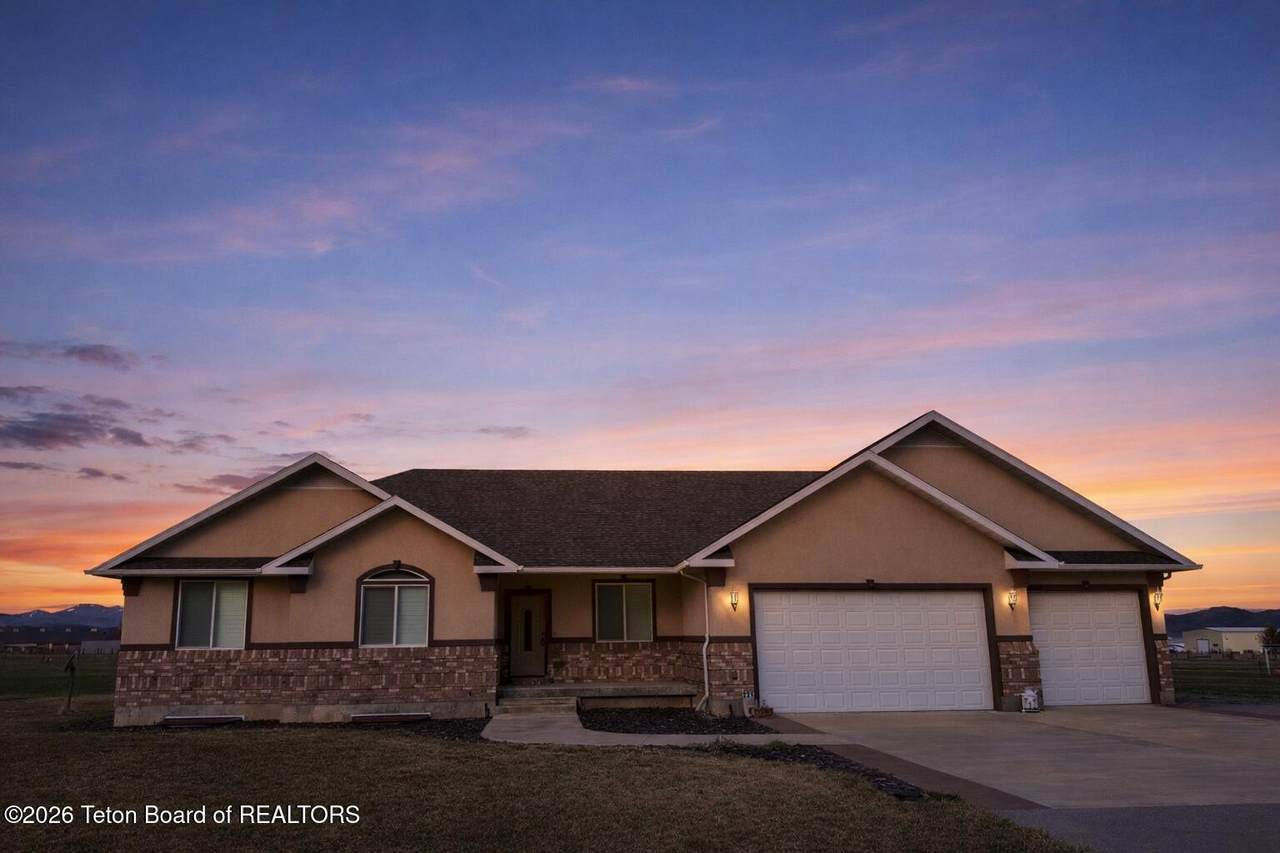 221 Rocky Road Circle - Photo 1