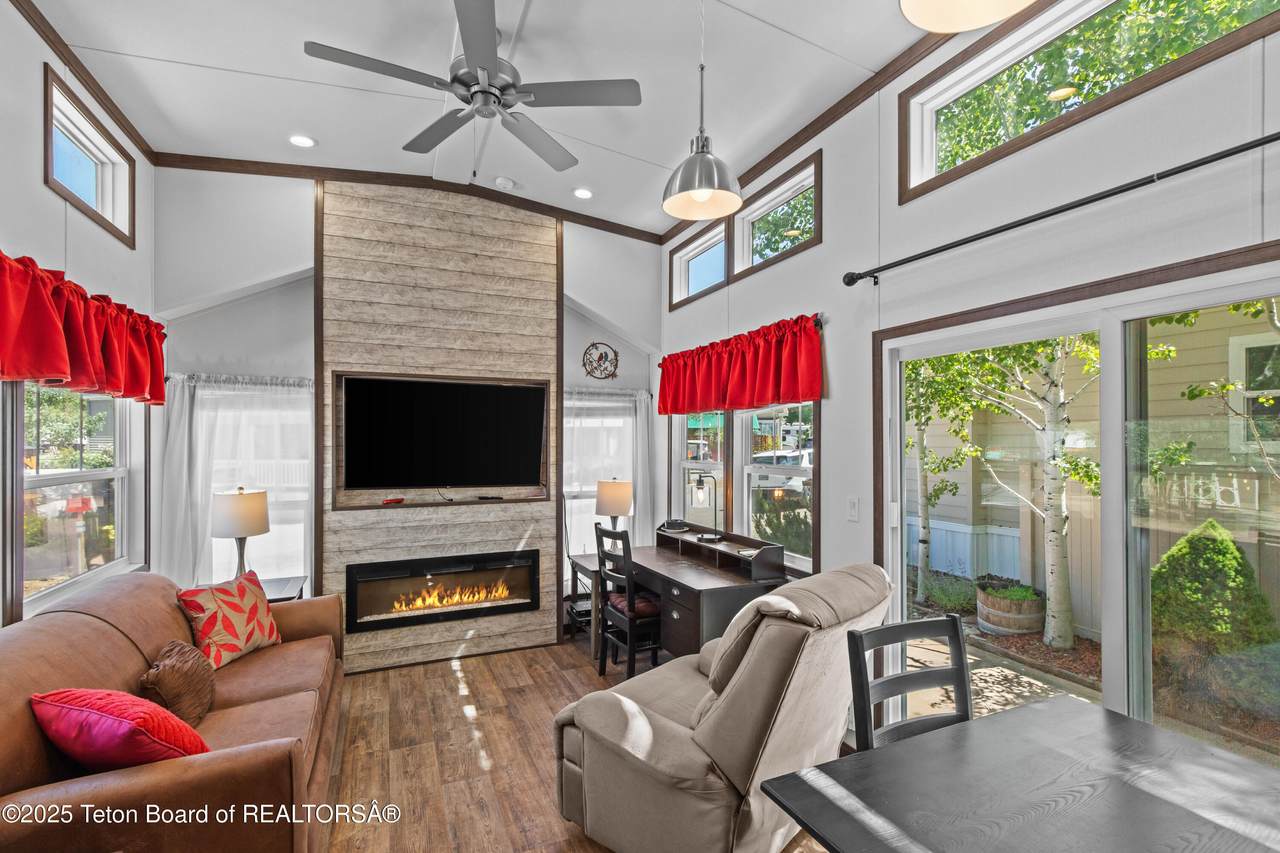 110 Oxbow Drive - Photo 1