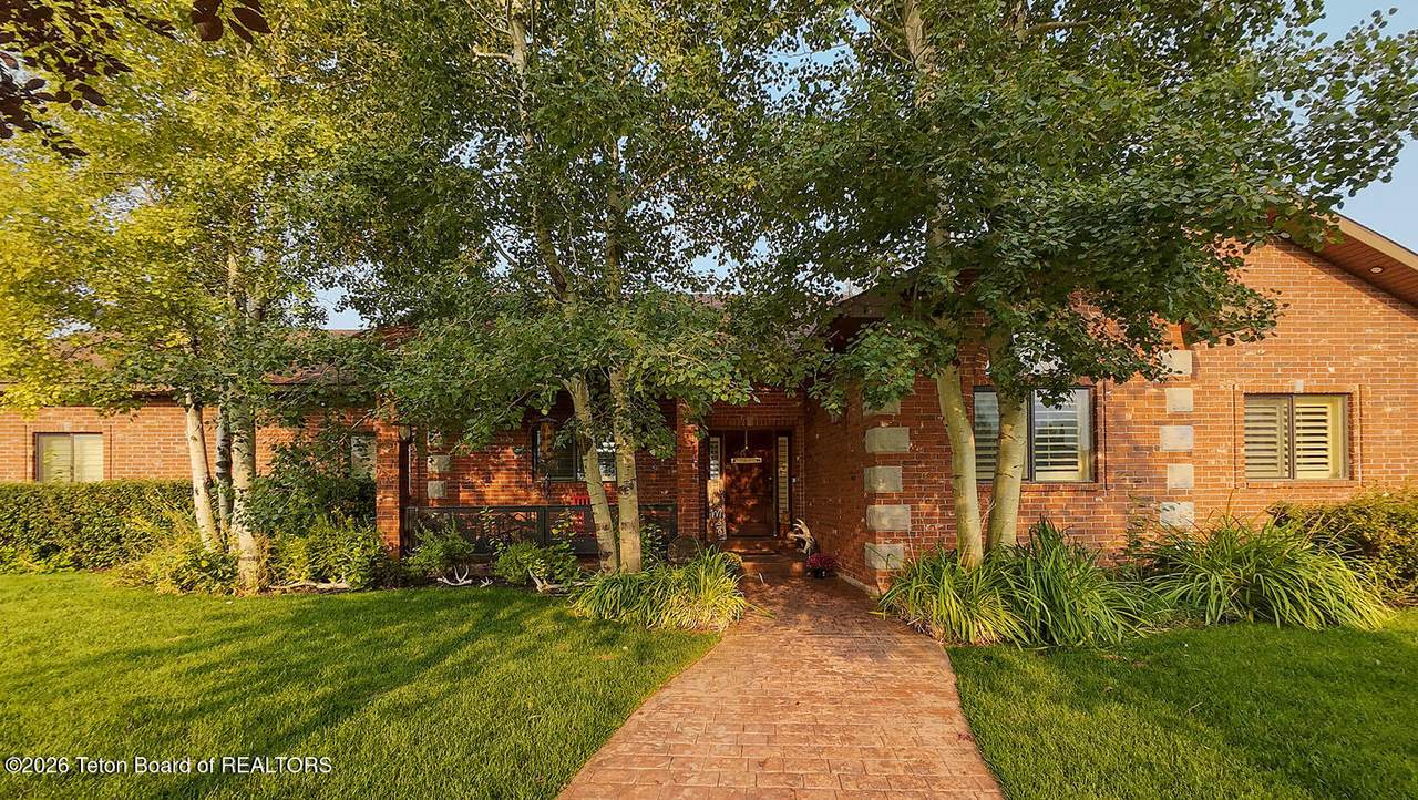 209 Braves Circle - Photo 1