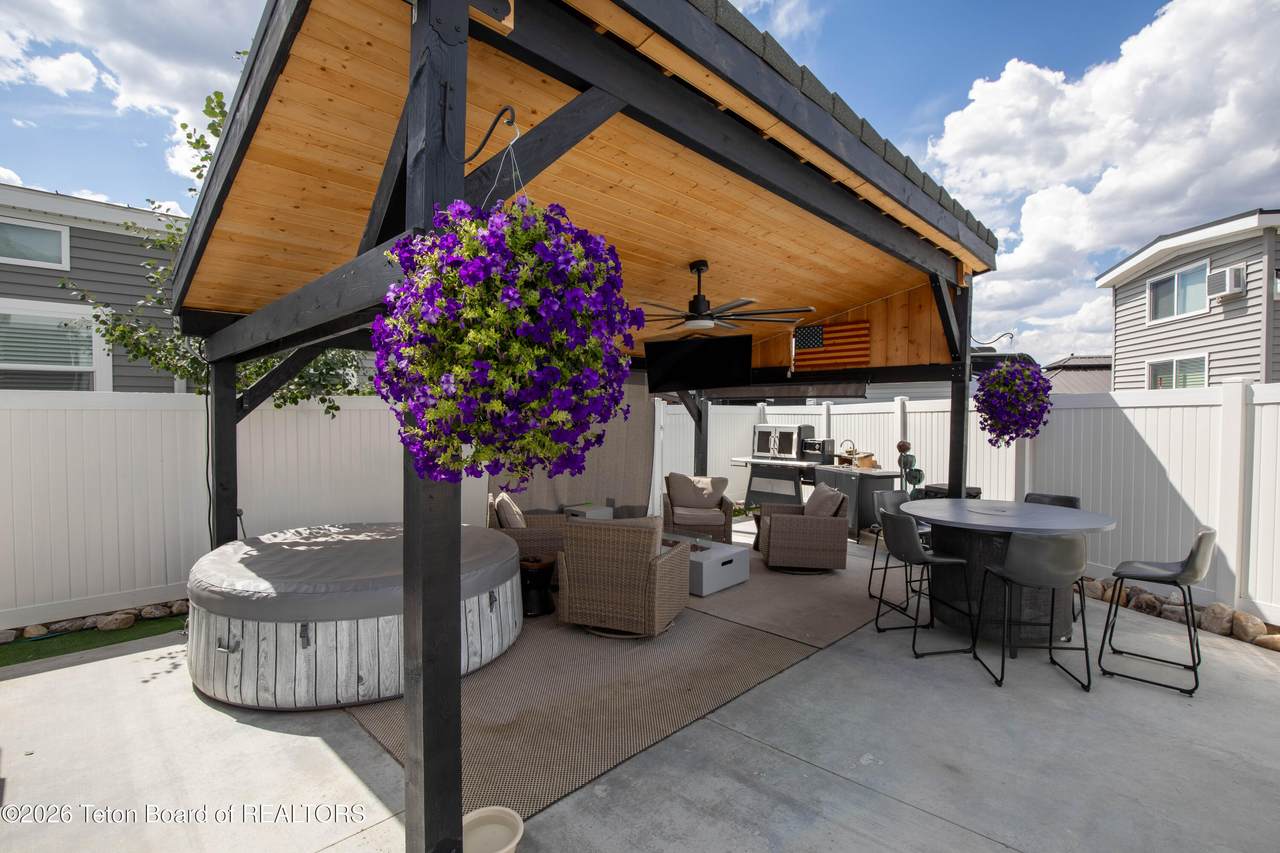 https://bt-photos.global.ssl.fastly.net/teton/1280_boomver_1_26-614-2.jpg