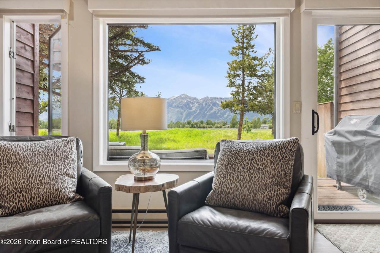 330 Sagebrush Drive - Photo 1