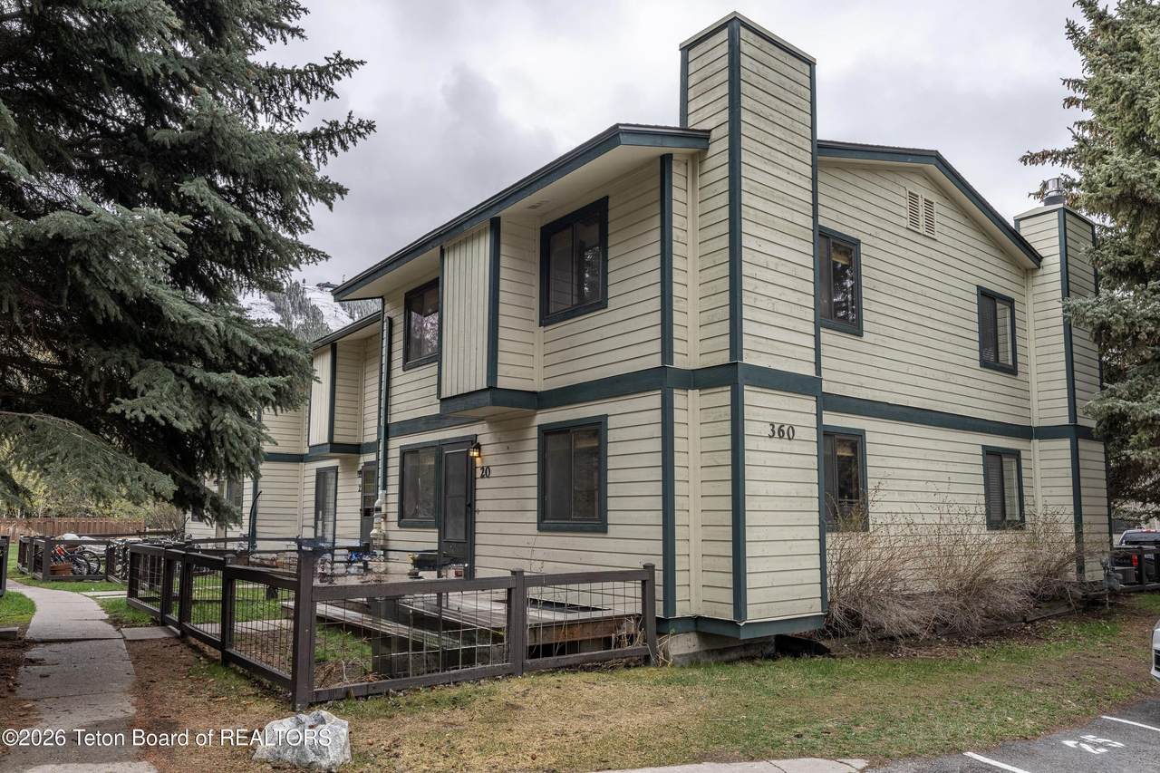 360 Simpson Avenue - Photo 1