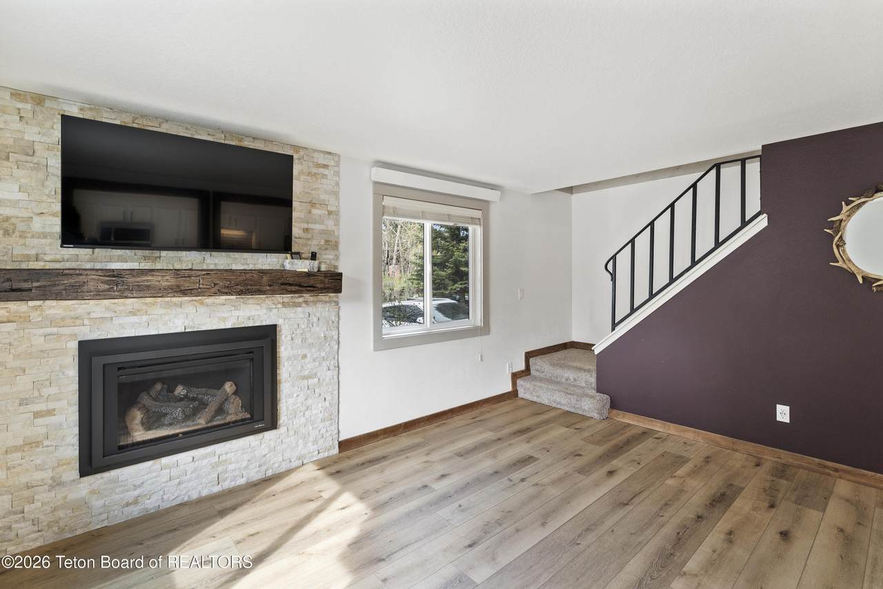 360 Simpson Avenue - Photo 1