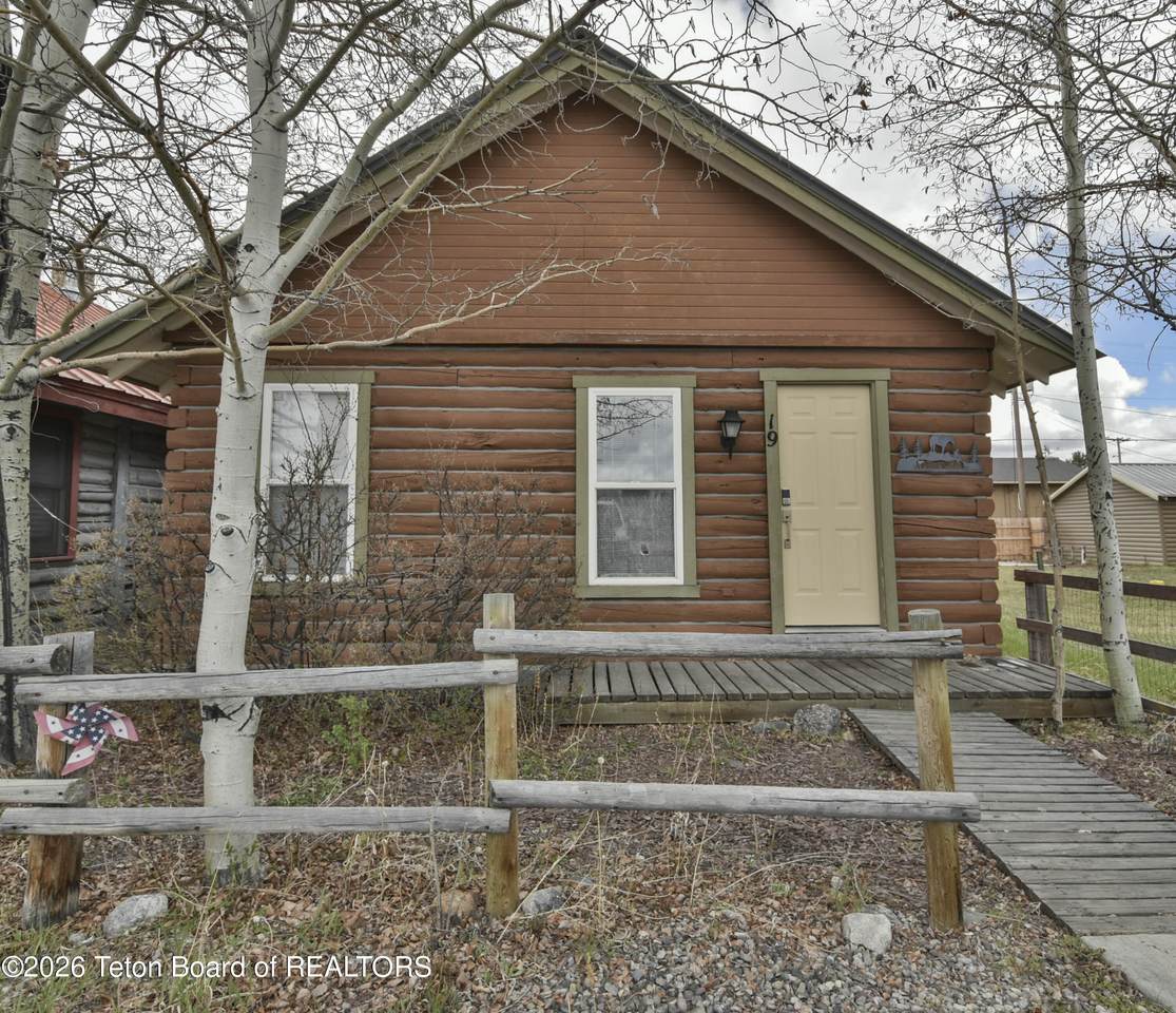 19 Franklin Avenue - Photo 1