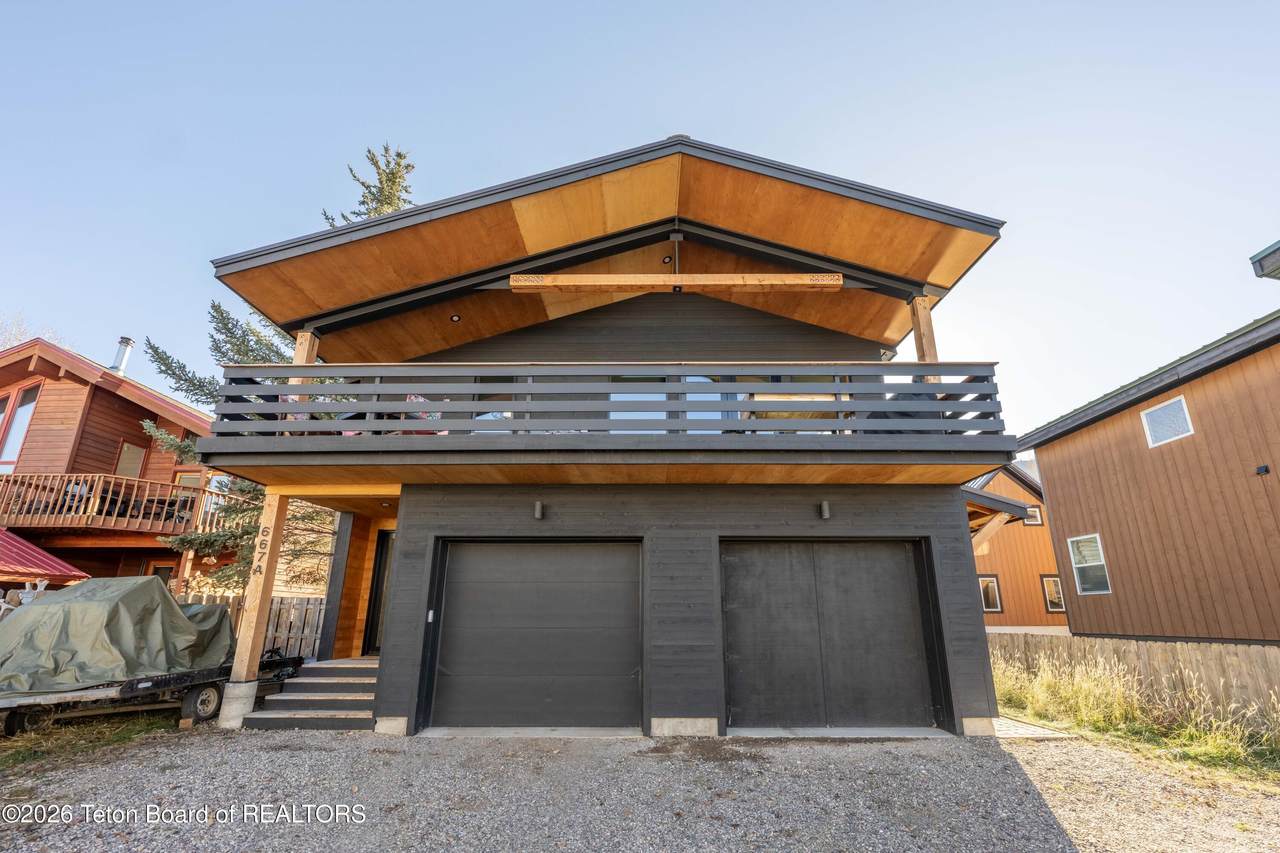 667 Kelly Avenue - Photo 1
