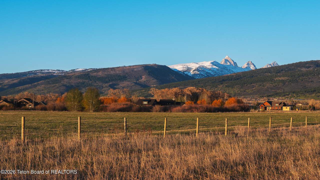 1355 Buckskin Loop - Photo 1