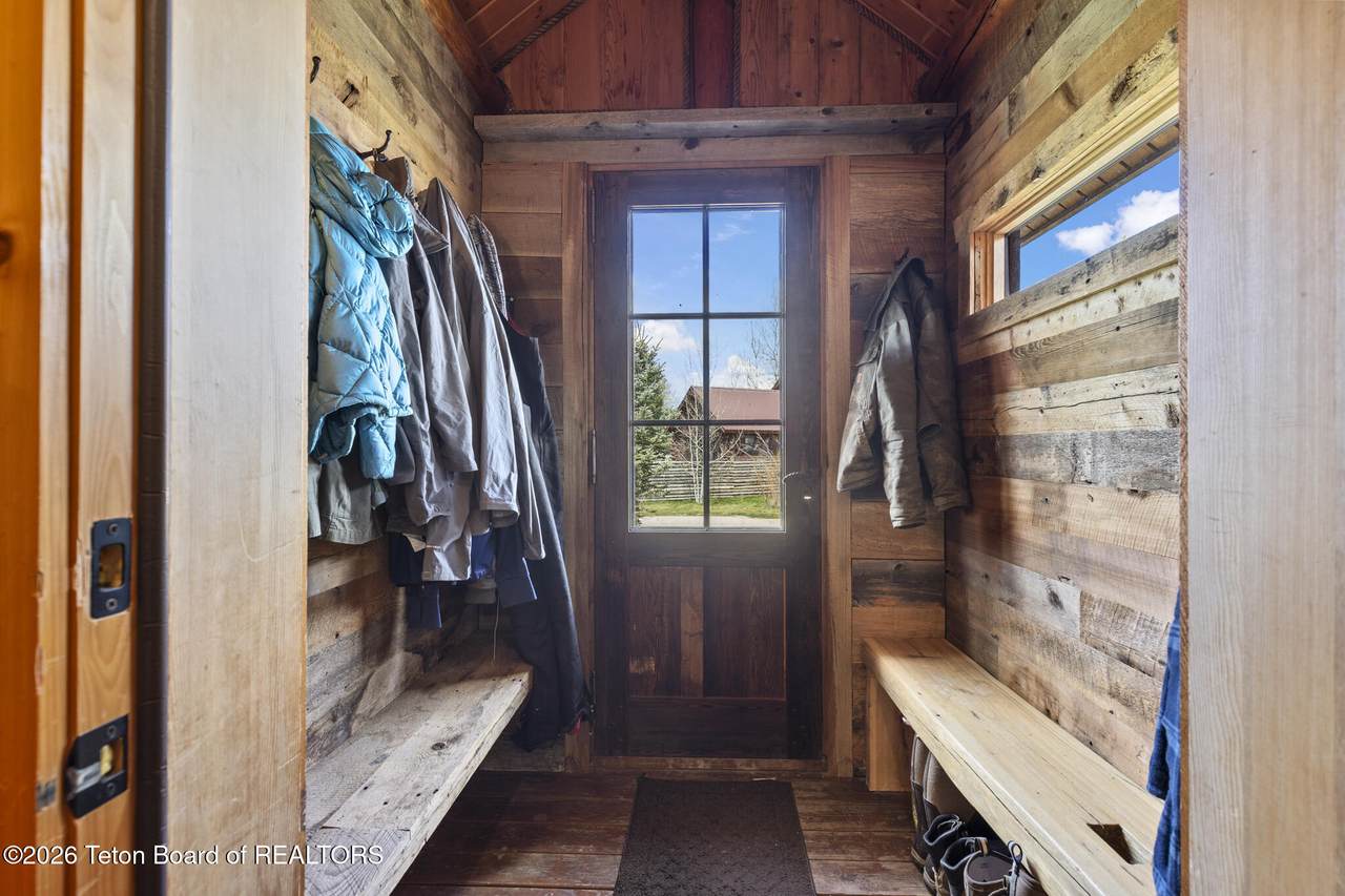 https://bt-photos.global.ssl.fastly.net/teton/1280_boomver_1_26-983-2.jpg