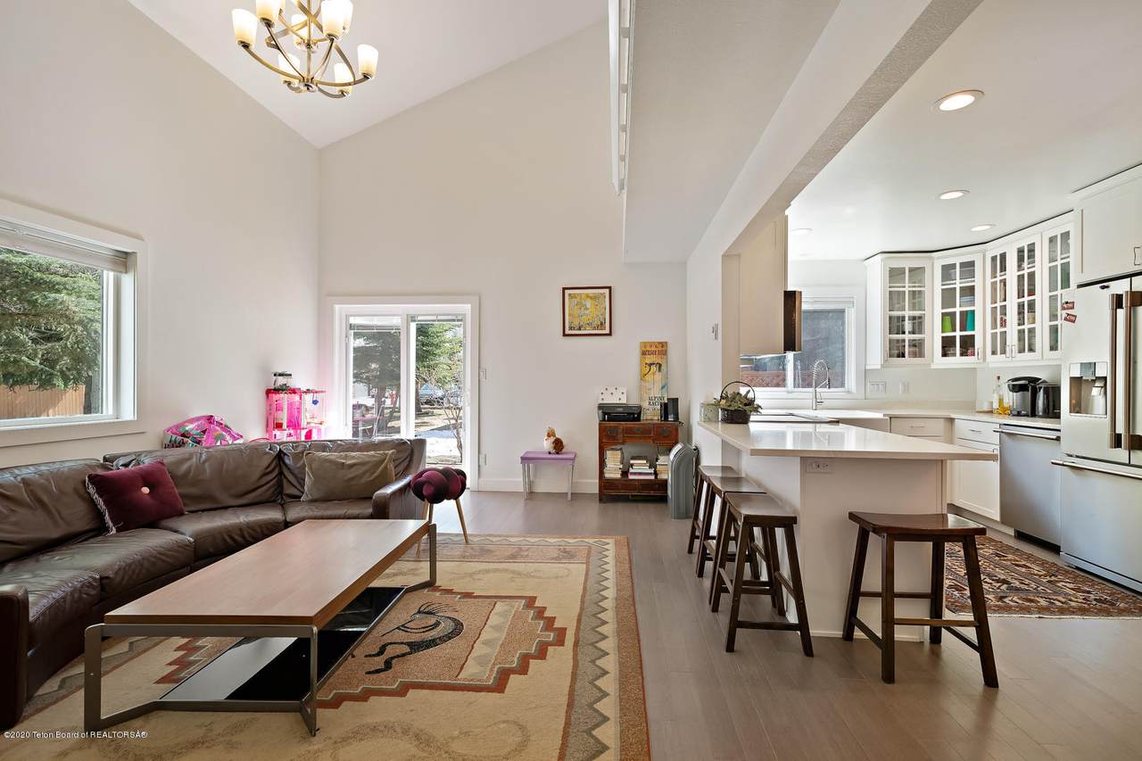 810 Powderhorn Lane - Photo 1 810 Powderhorn Lane - Photo 1
