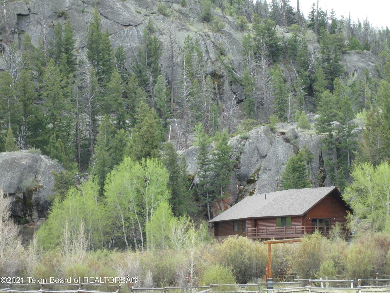 22 Cliff Ln - Photo 1