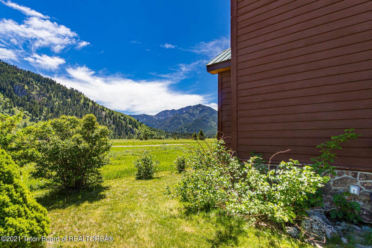 531 Forest Circle - Photo 1