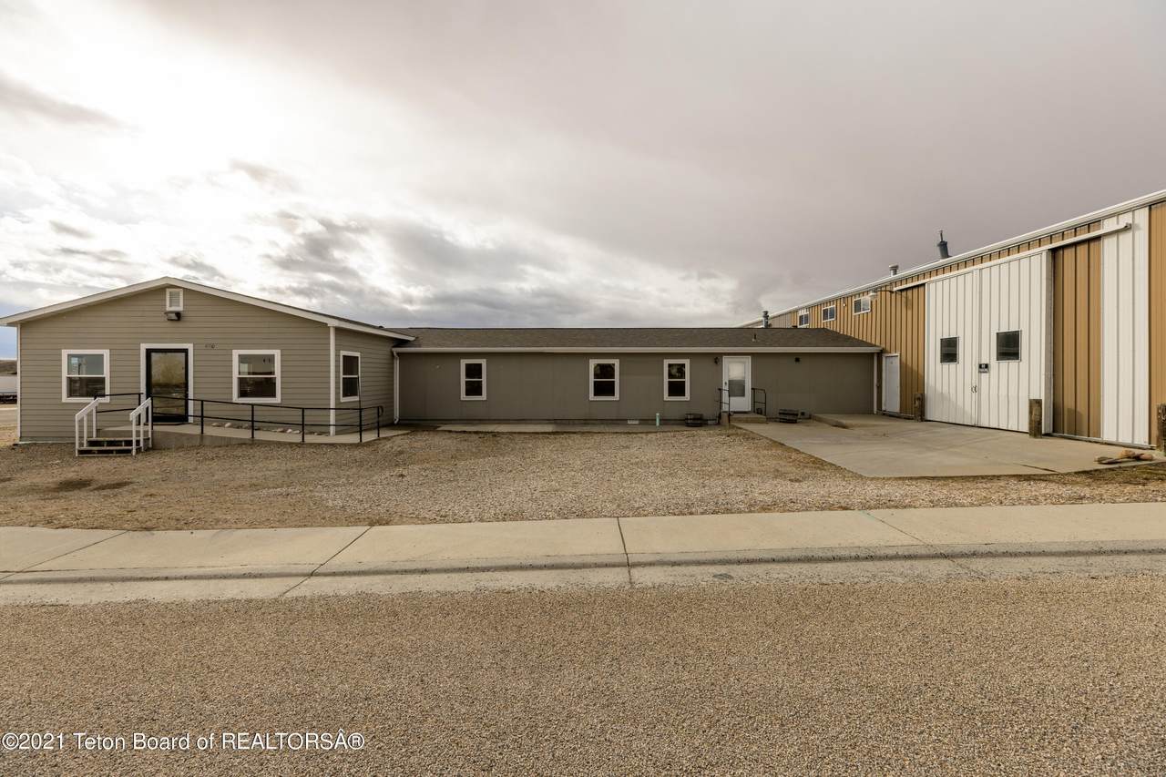 400 Lucas St - Photo 1