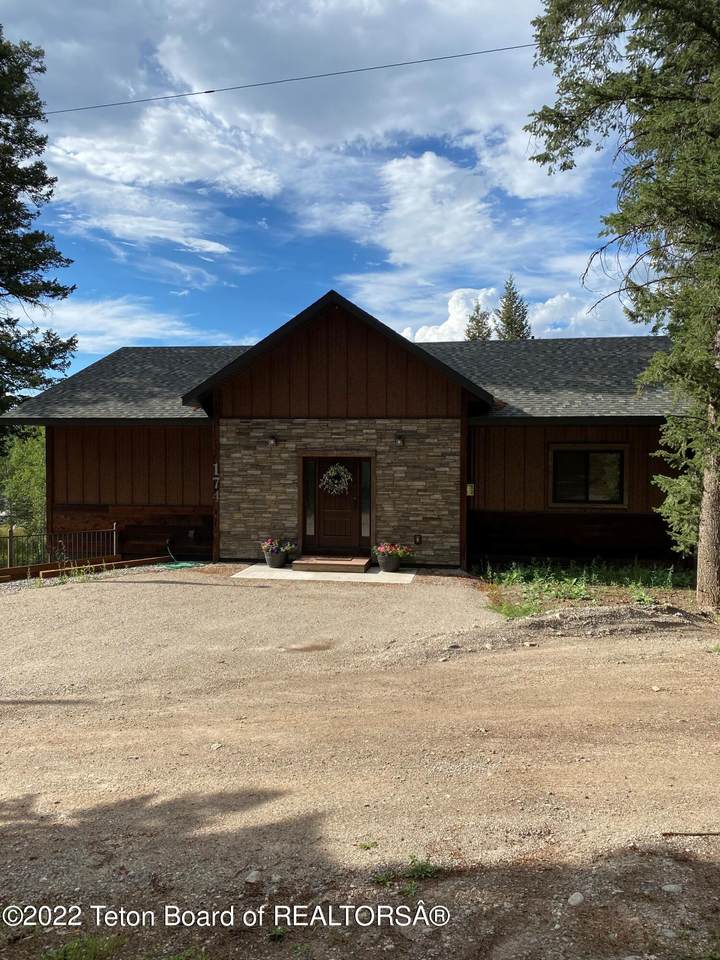 174 Stoor Dr - Photo 1