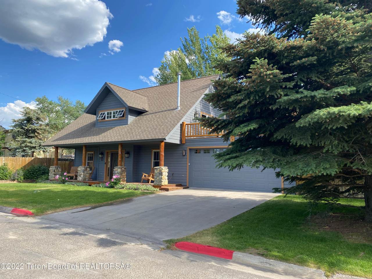 690 Hansen Ave - Photo 1