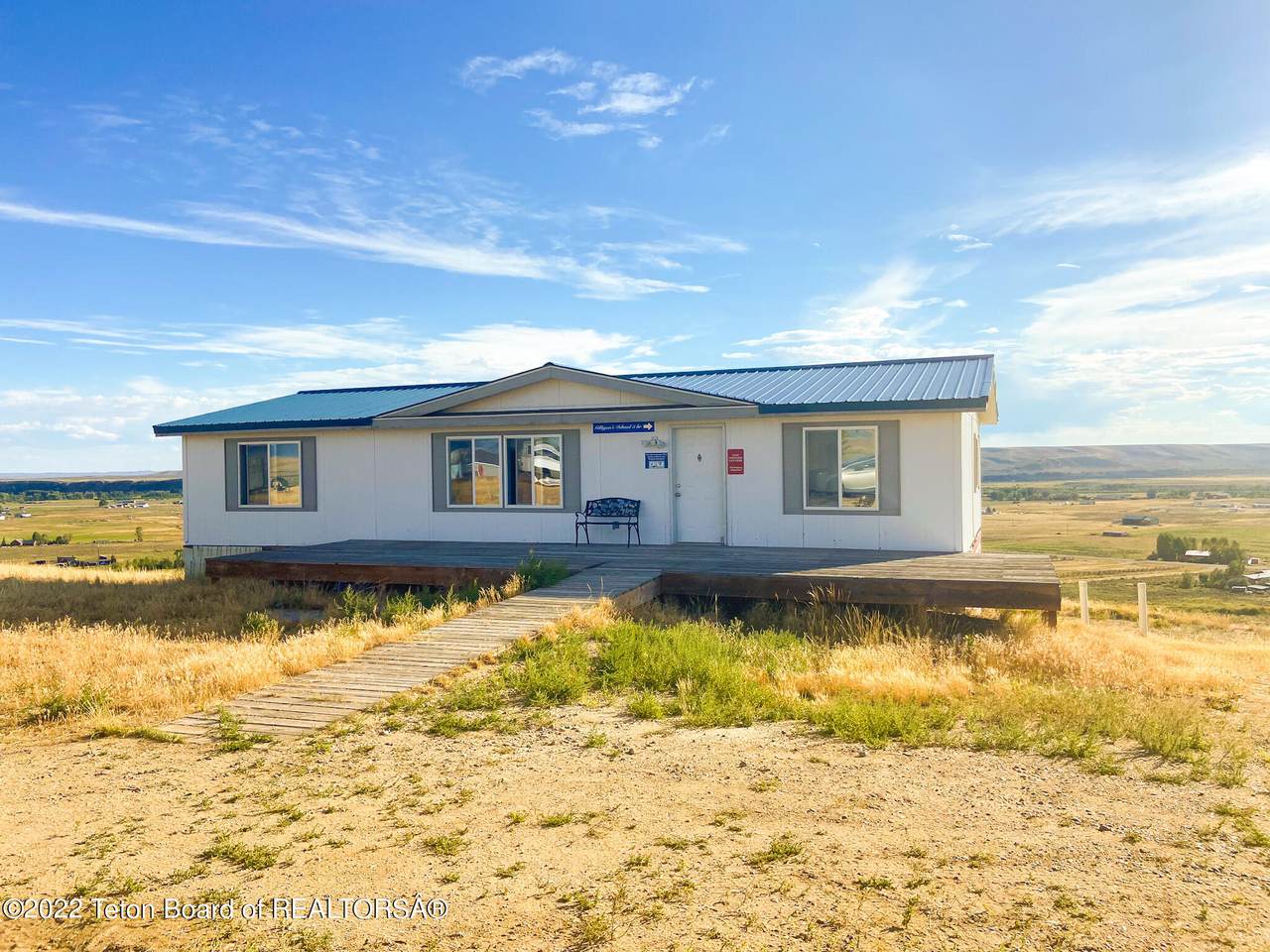 13 Meadow Lark Dr E - Photo 1